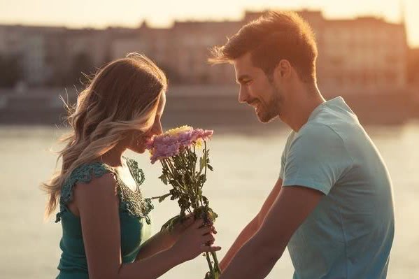 男友向你借钱还信用卡,男友借钱该不该借