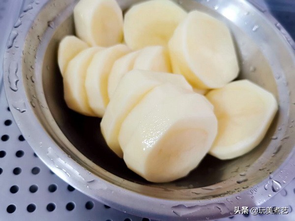 如何做出更美味的土豆香菇鸡,黄焖鸡加土豆香菇最下饭菜