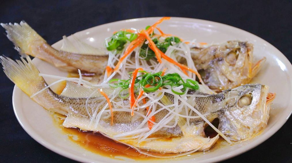 红烧黄鱼鱼肉鲜嫩不粘锅不破皮,黄鱼如何做最好吃