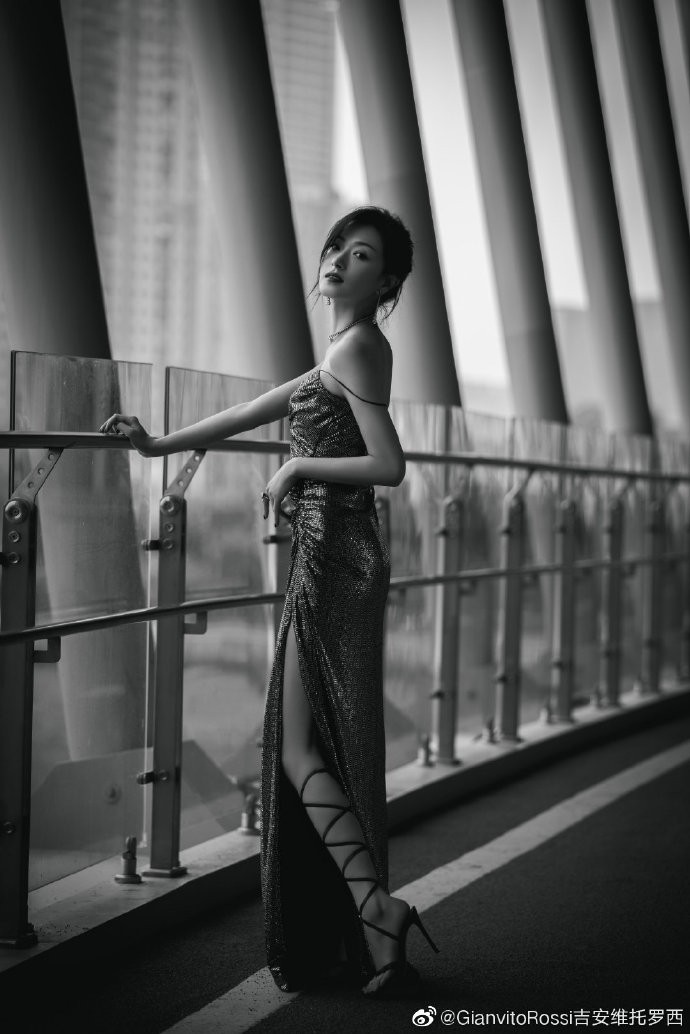 凯特王妃穿的坡跟鞋,jimmychoo凯特