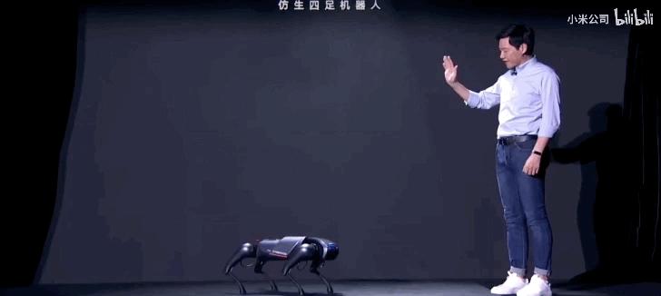 雷军发布会翻车名场面机器狗,铁蛋发布会雷军