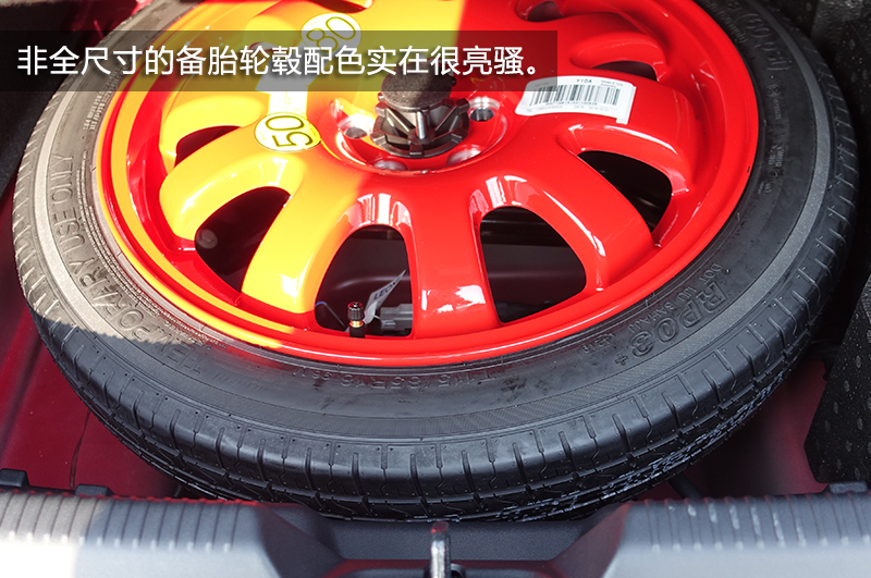 捷豹xel2024款曜黑运动版实拍,最新消息新款xel捷豹怎样