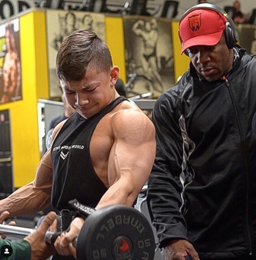 17岁亚裔男孩，为何练出如此强壮体魄？2年实现120万粉丝和5%体脂