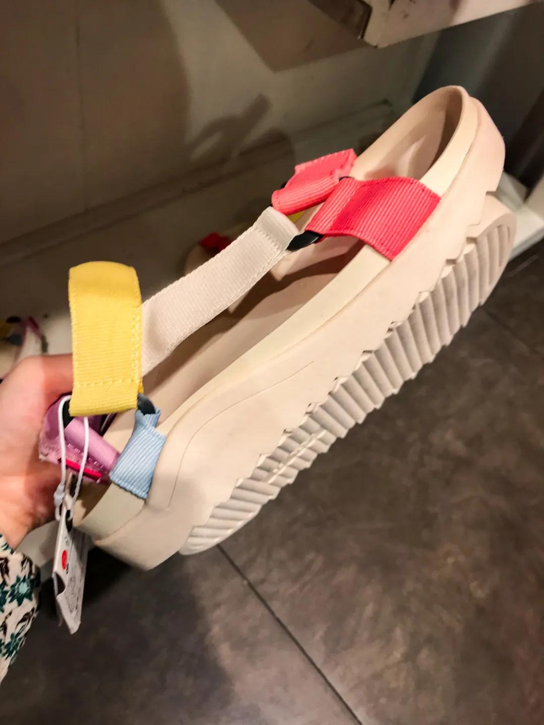 儿童穿哪种凉鞋比较好测评,关爱宝宝从脚开始