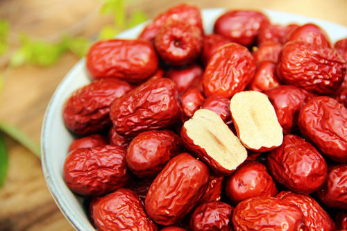 红枣哪种颜色比较好,干红枣什么颜色才好