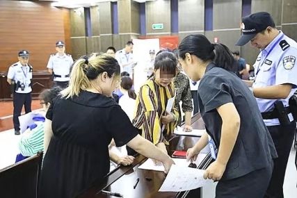 警方打掉制售假药团伙,重拳出击捣毁生产销售假药窝点