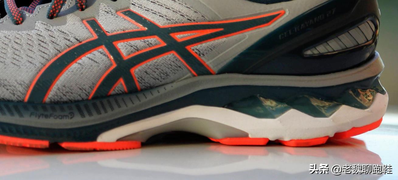 亚瑟士asics跑鞋是碳板跑鞋吗,asics是真皮鞋子吗