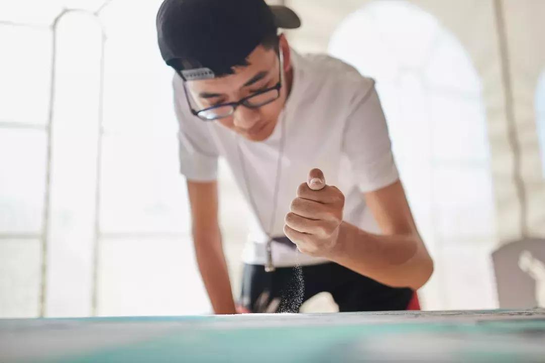 敦煌沙漠惊现64平米巨型沙画，奋战10天10夜创作，仅存在一天就消失