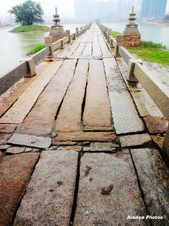 福建晋江安平桥视频,雨中安平桥