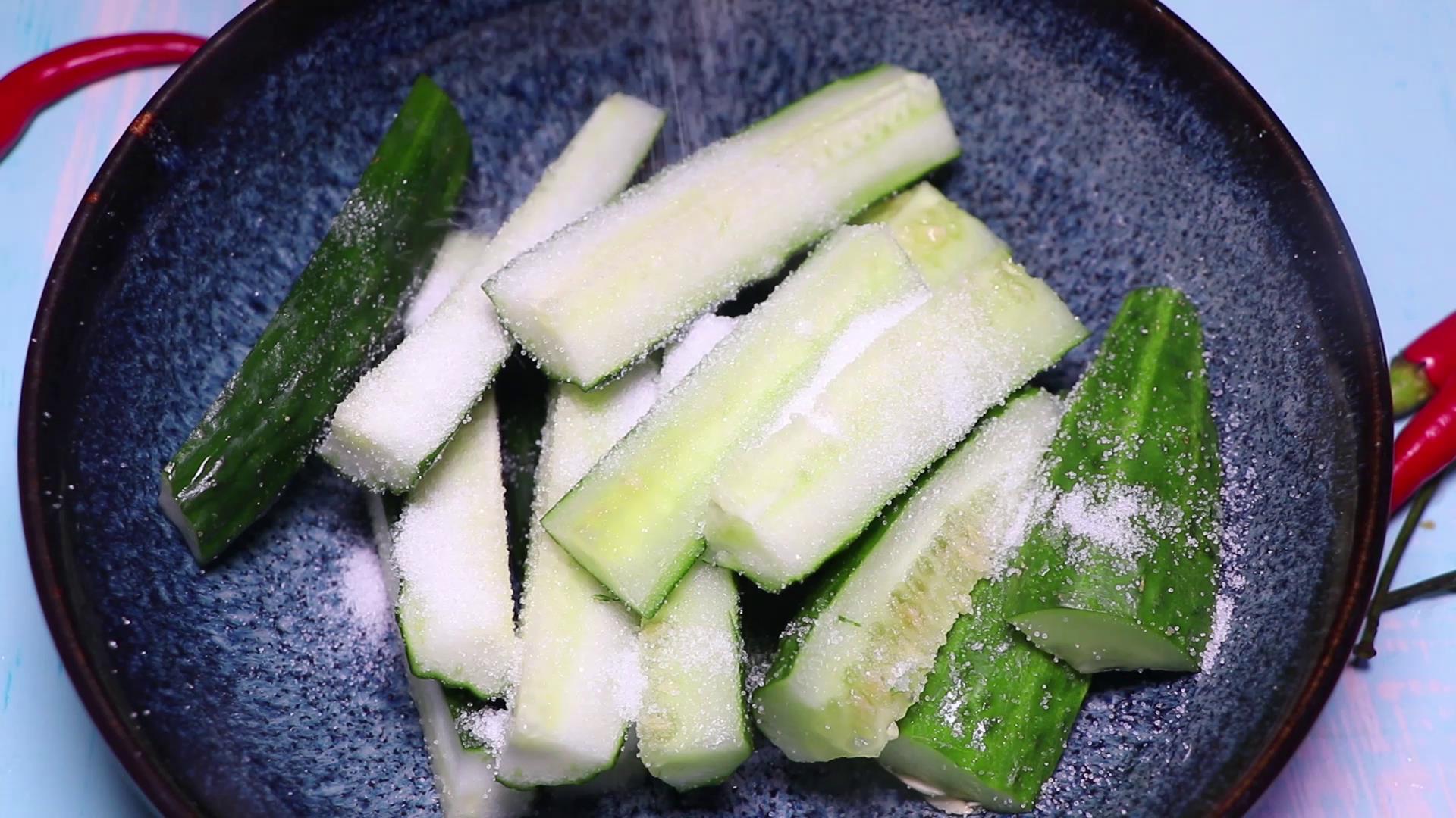 怎样腌黄瓜又脆又好吃,学会一招腌黄瓜保证又脆又爽口