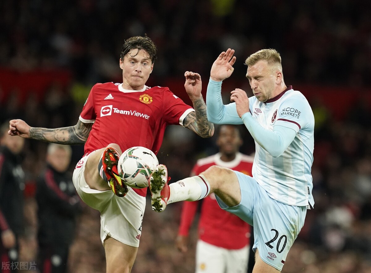 林加德失空门滑跪,林加德裁判误判