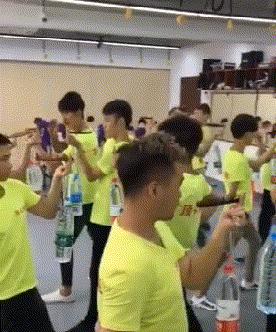 搞笑gif段子又能混饭吃了,搞笑段子gif保证你笑破肚皮