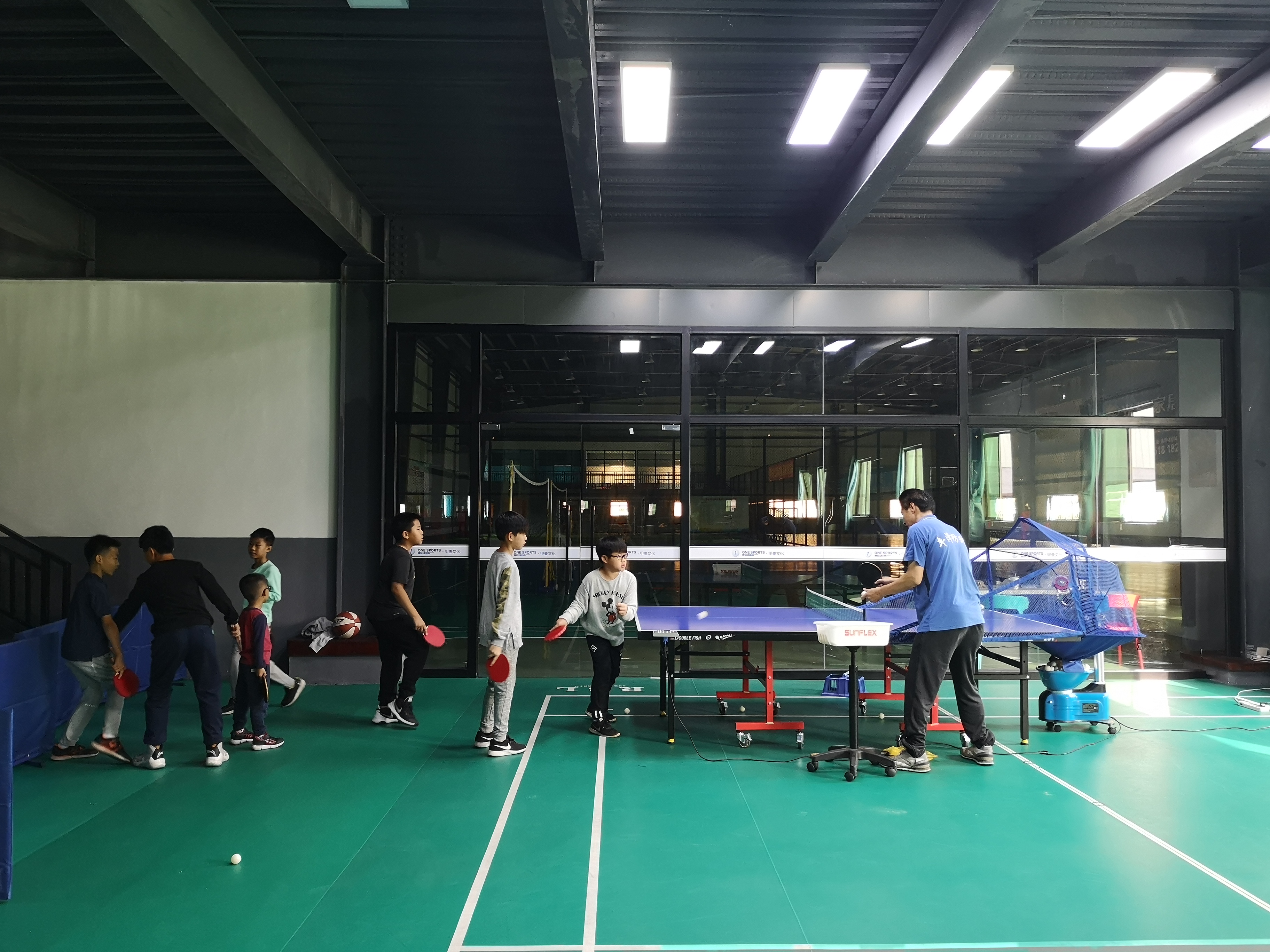 10000平室内游戏厅,居家室内羽毛球场地