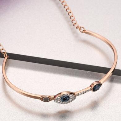 施华洛世奇恶魔之眼手链掉钻,施华洛世奇恶魔之眼手链开箱视频