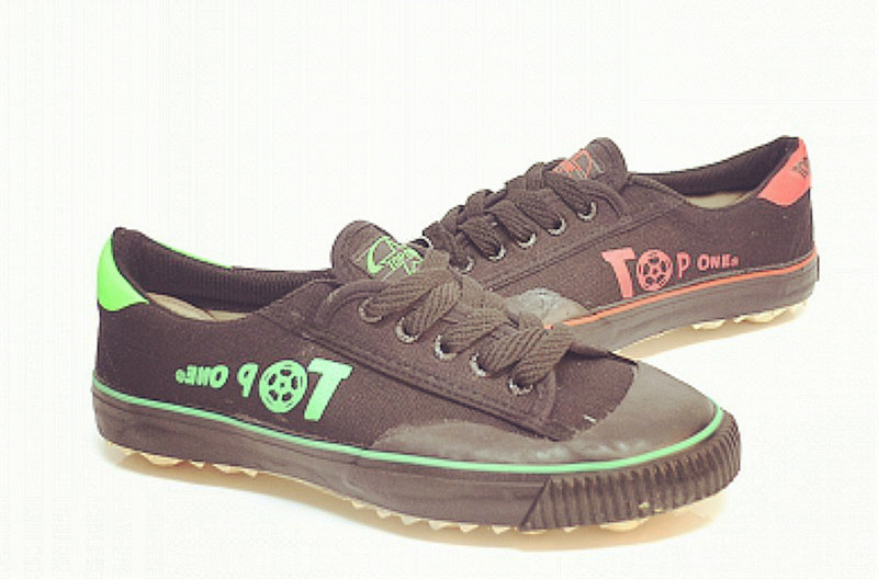 85到90年的球迷，你们有过这些队服和装备吗？顺便预测一下12强赛