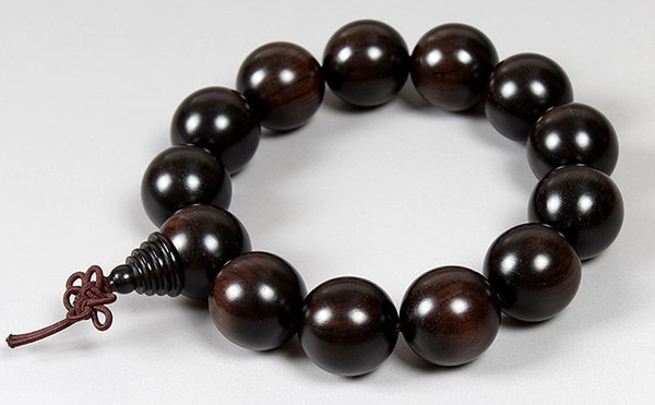 各种木质手串对人体的作用,对人体有益的木质手串