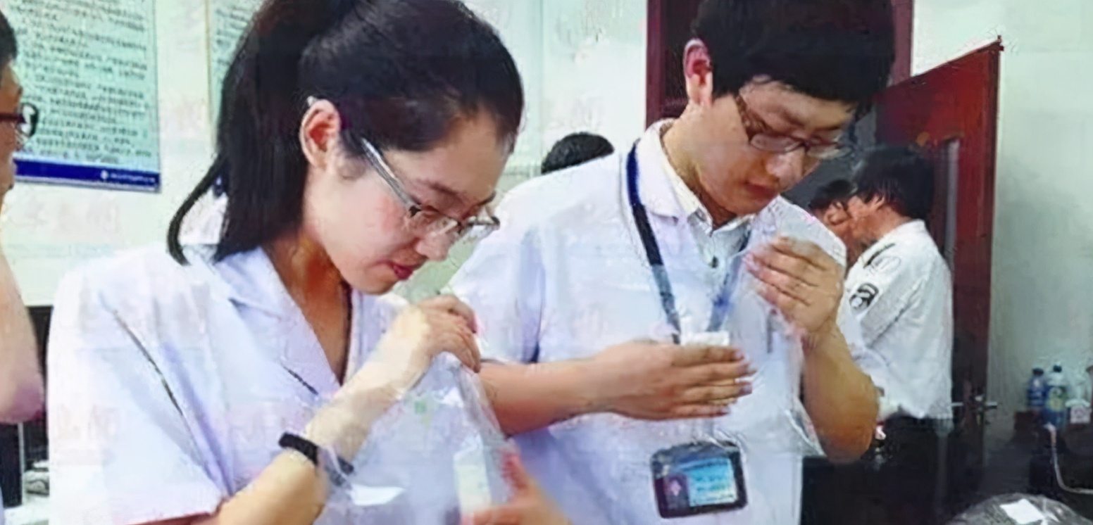 闻屁、吃狗粮竟年入几十万？盘点那些匪夷所思的“多金”职业