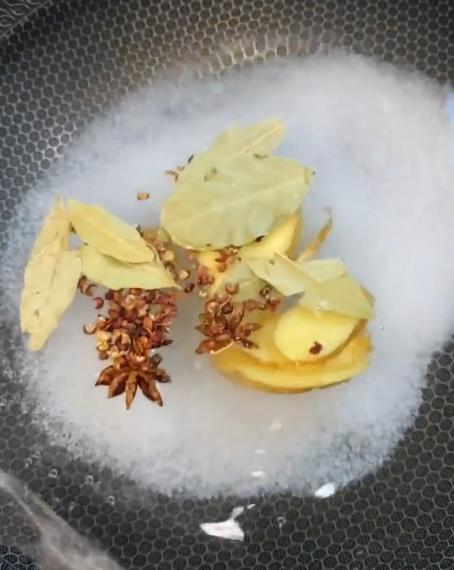 腌咸鸭蛋冒油的方法用麻椒可以吗,腌制咸鸭蛋的方法大全家常