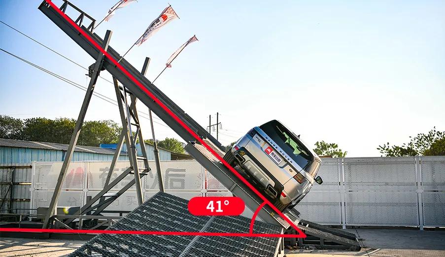 全新一代路虎揽胜运动版外观图,外观优雅酷炫分享路虎揽胜用车