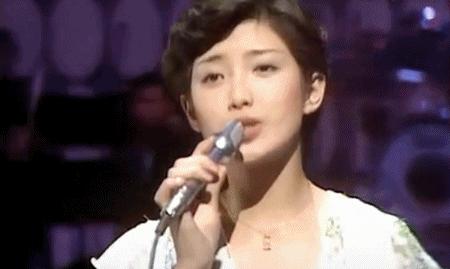 她是私生子，14岁成名，与父亲断绝关系，却在巅峰时期选择隐退