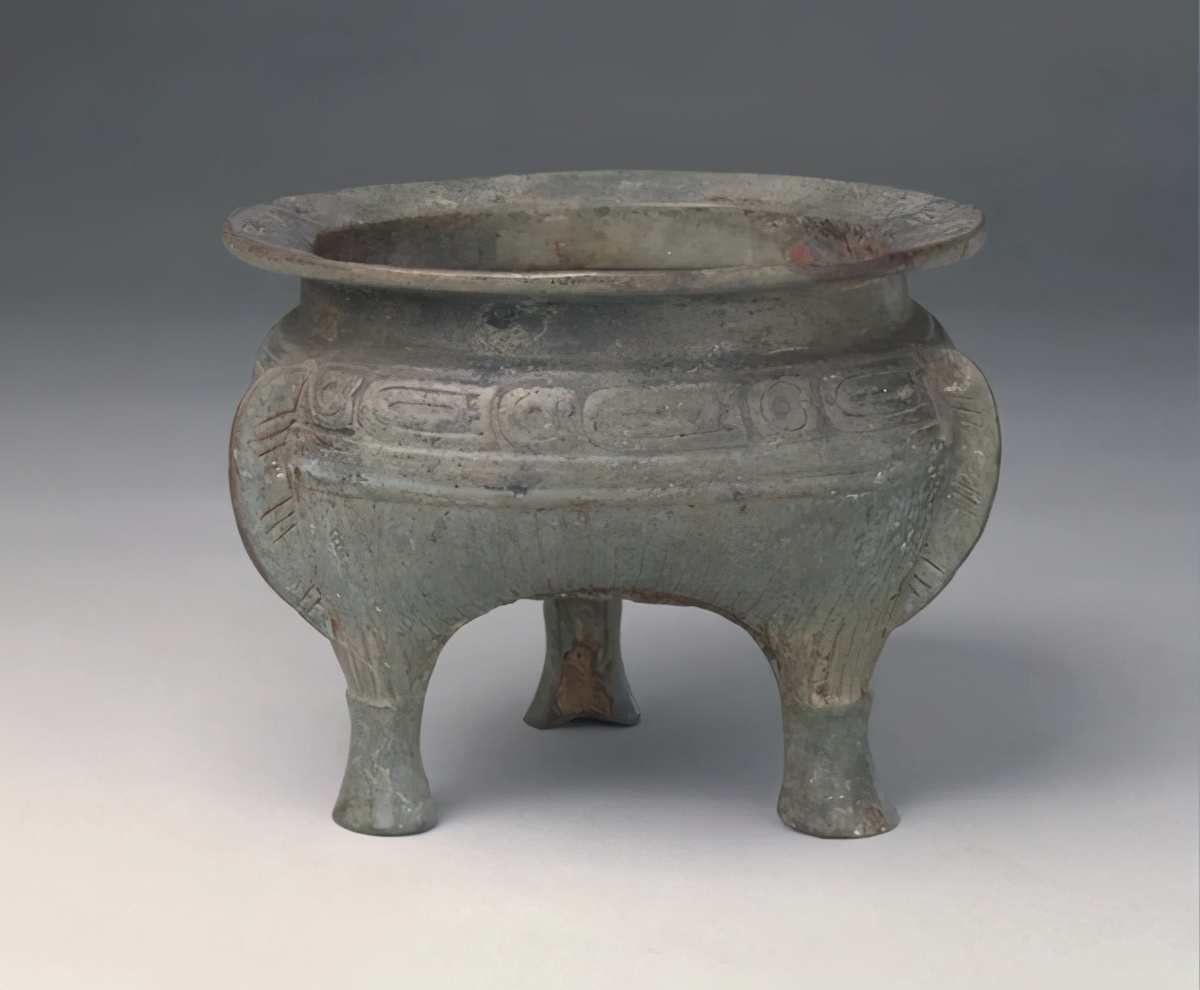 外国人的脑洞有多大？错把便盆当古董瓷器喝酒，像极了当年的酒具