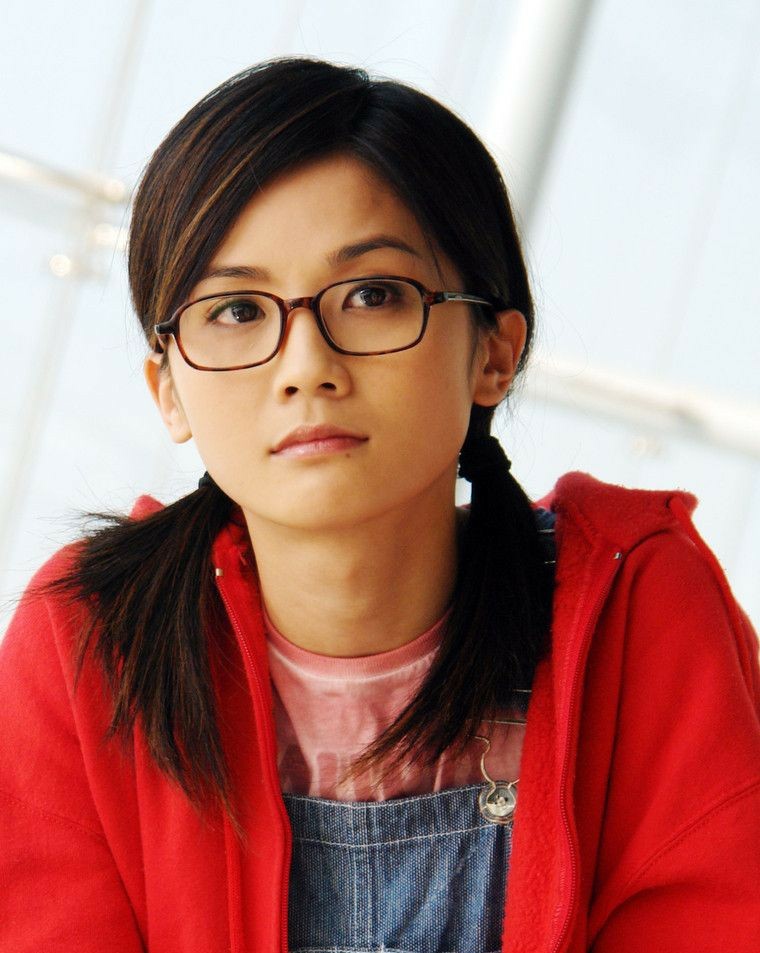 有哪些明星是朝天鼻,塌鼻好看的明星