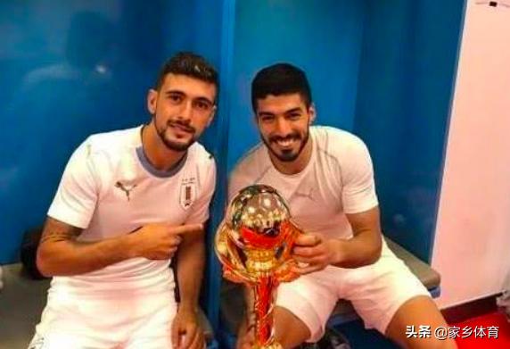 中国足球友谊赛对泰国足球队比赛,中国足球2比1战胜泰国队赛后谢幕