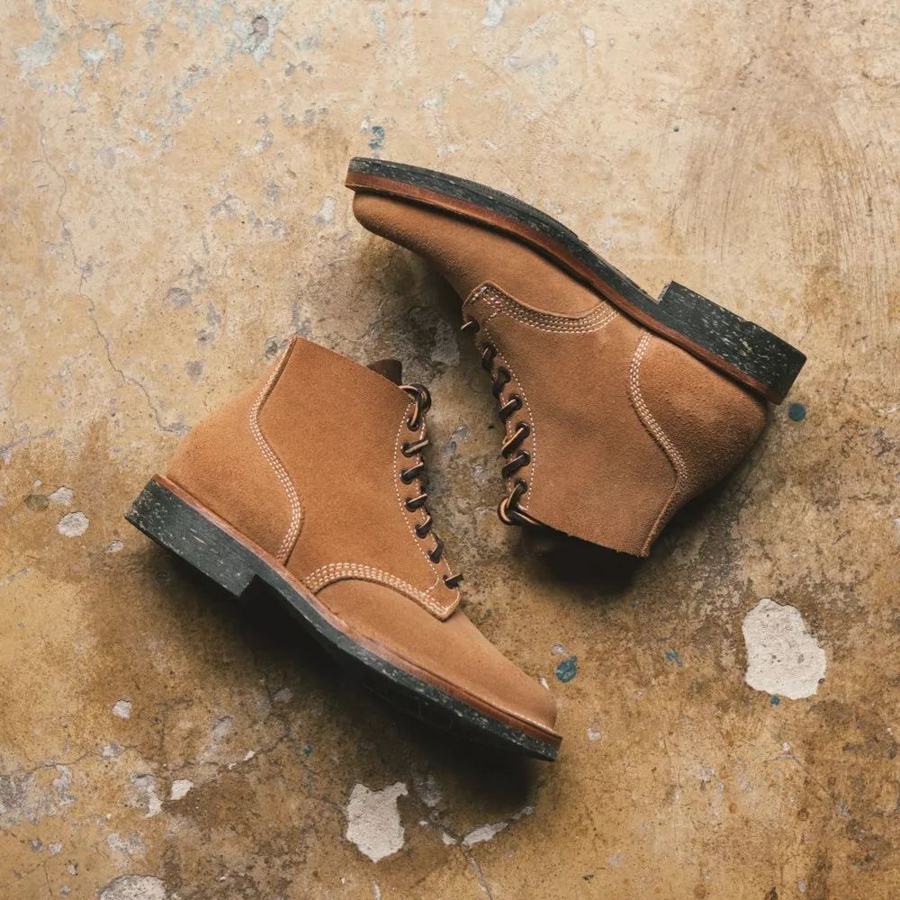 冬天又暖和又软适合穿的靴子,冬天最适合穿的靴子是什么颜色