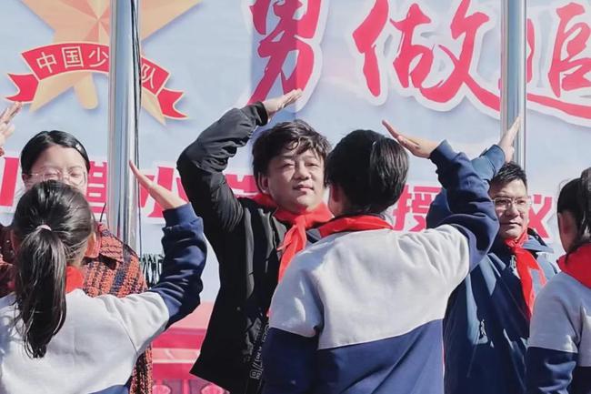 立下鸿鹄志，勇做追梦人——中国少年先锋队川港小学大队授衔仪式