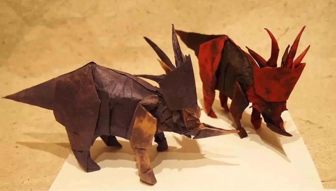 用正方形纸折出的立体中国龙,我们用一张纸做出立体龙