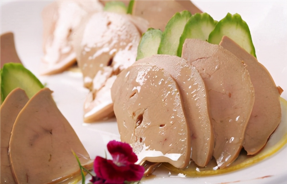 鹅、鹅、鹅，曲项向天歌，鹅头浮卤水，鹅掌躺干锅