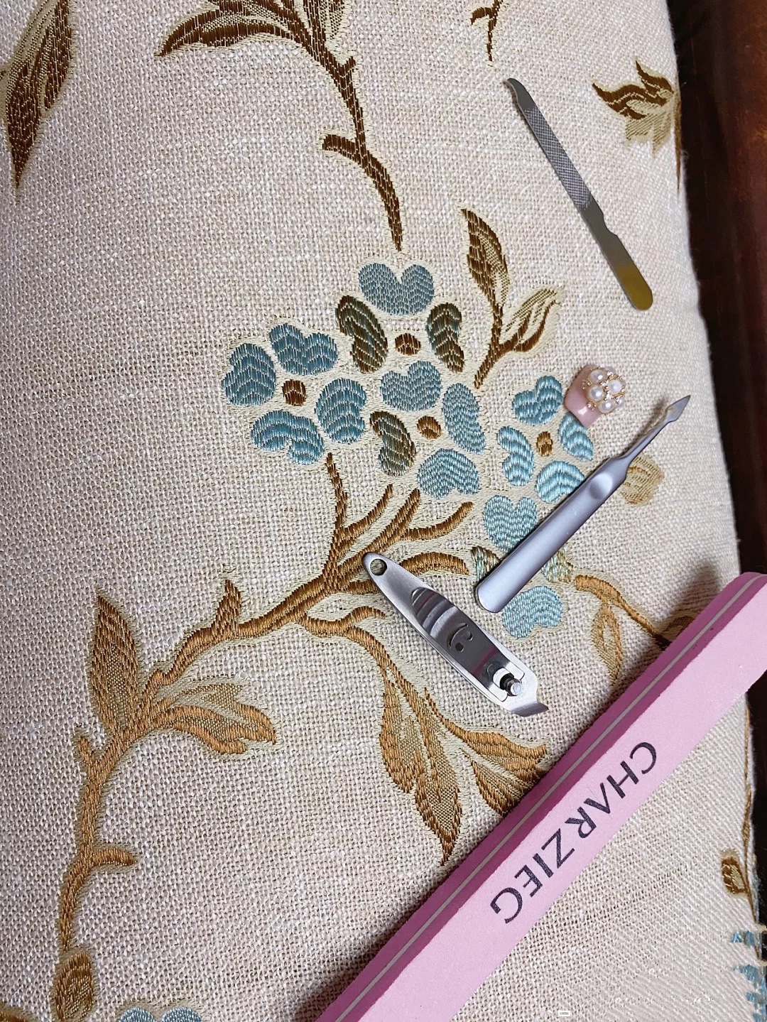 没有工具怎么快速卸甲片,没有工具自己卸甲小妙招