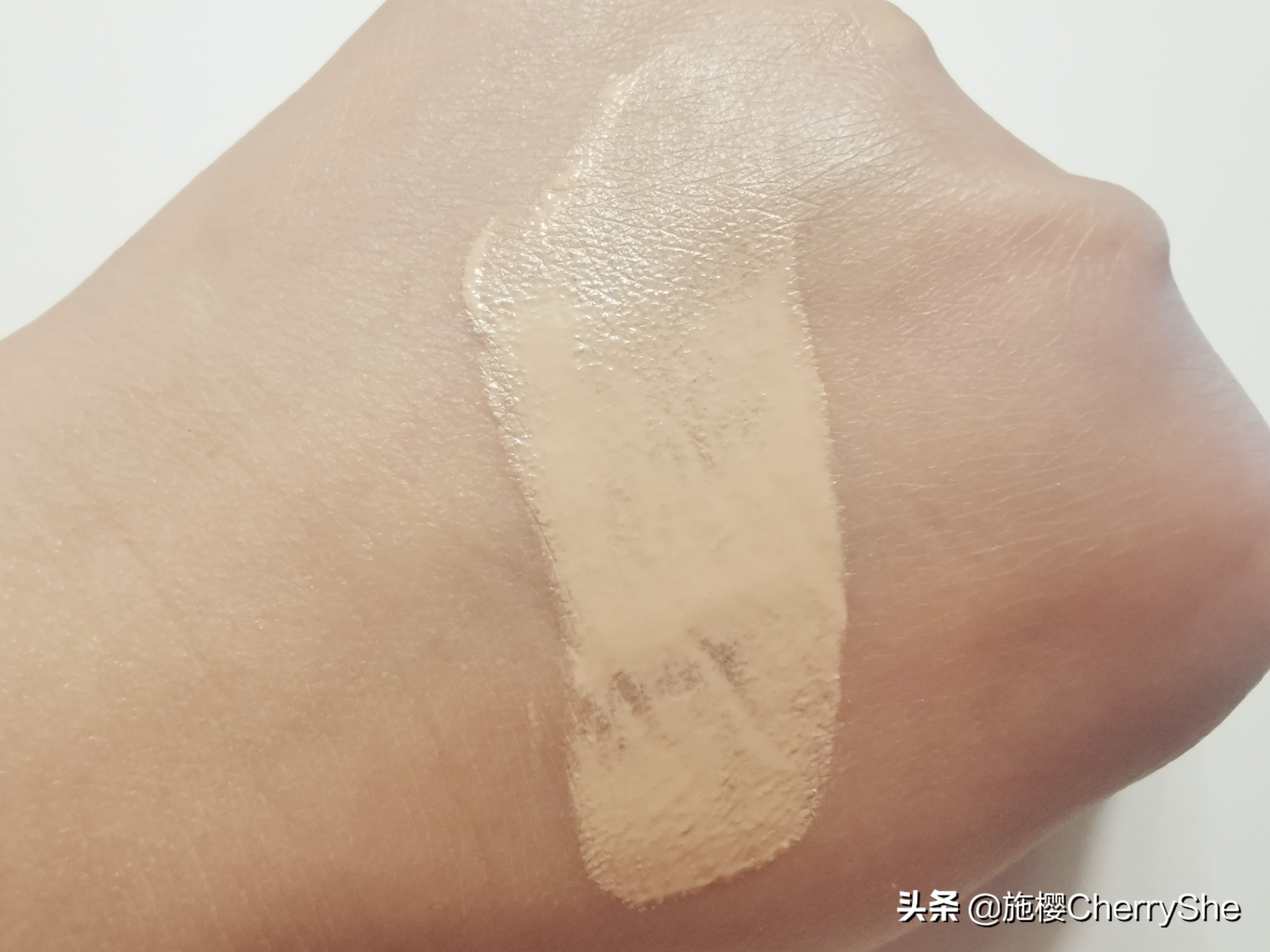 粉底液阿玛尼权力3.5号色,混油皮粉底液测评推荐圣罗兰