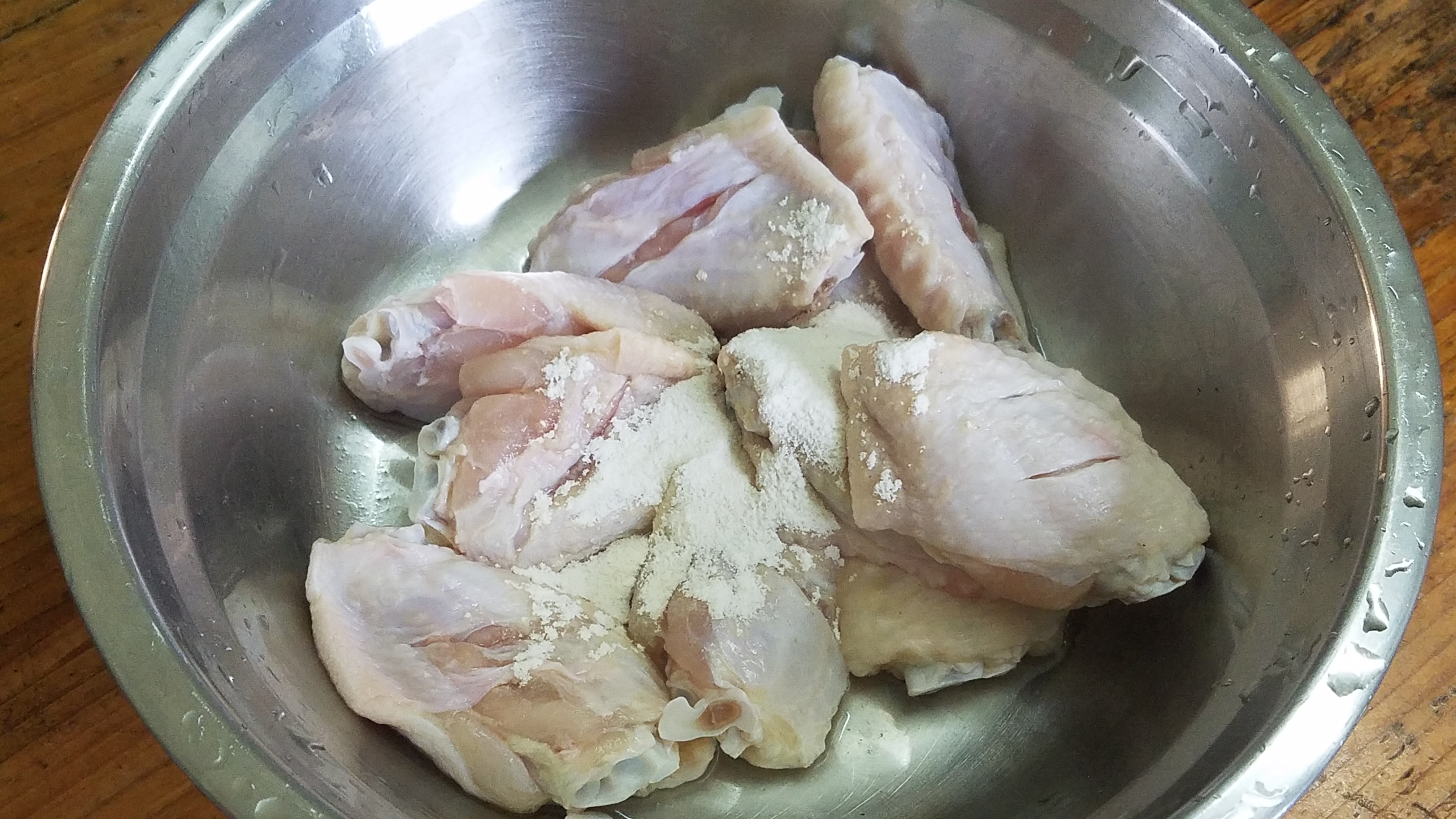 自己做的盐焗鸡翅怎么做好吃,做好的盐焗鸡翅怎么炒好吃