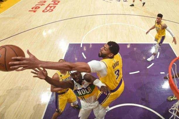 詹姆斯戴维斯湖人冠军,詹姆斯戴维斯合体湖人夺冠