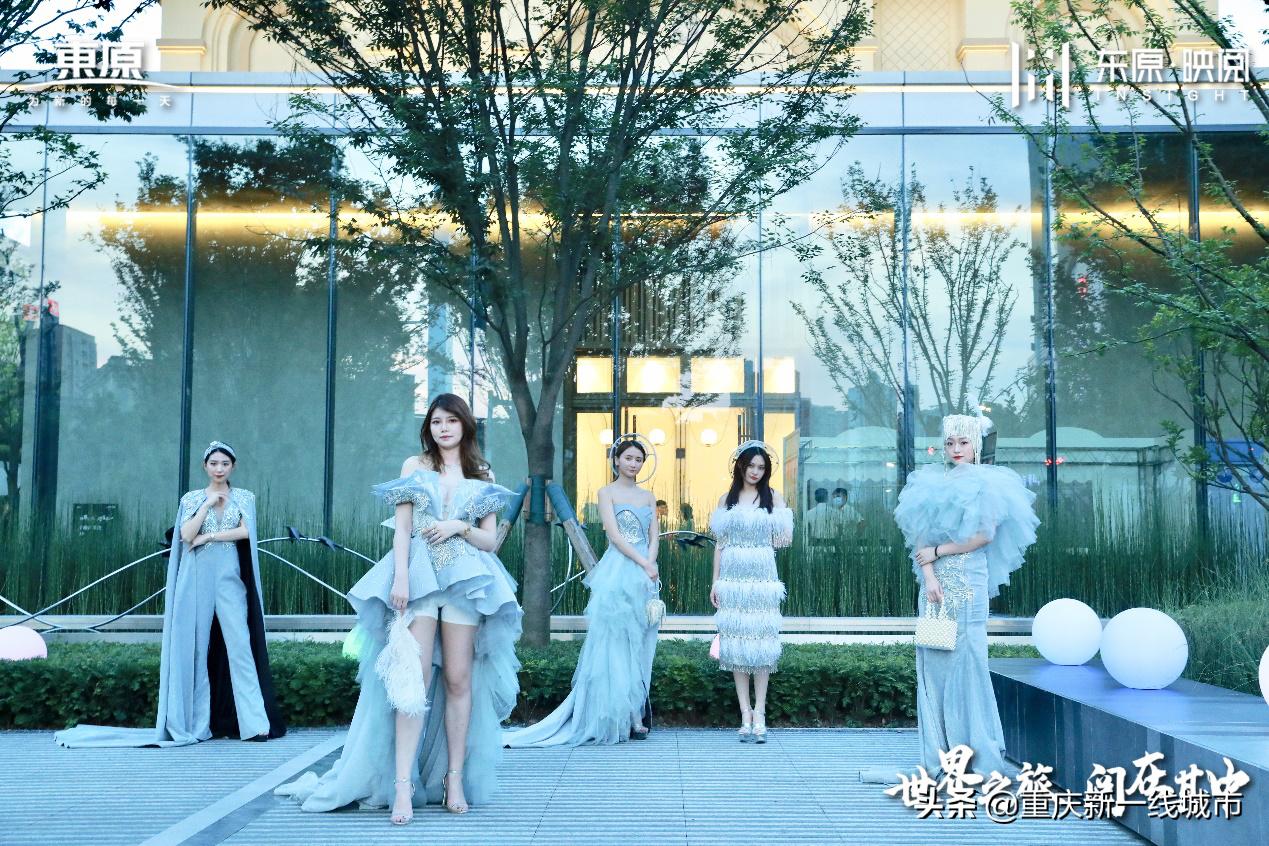 世界之旅重庆,世界之旅全文图片