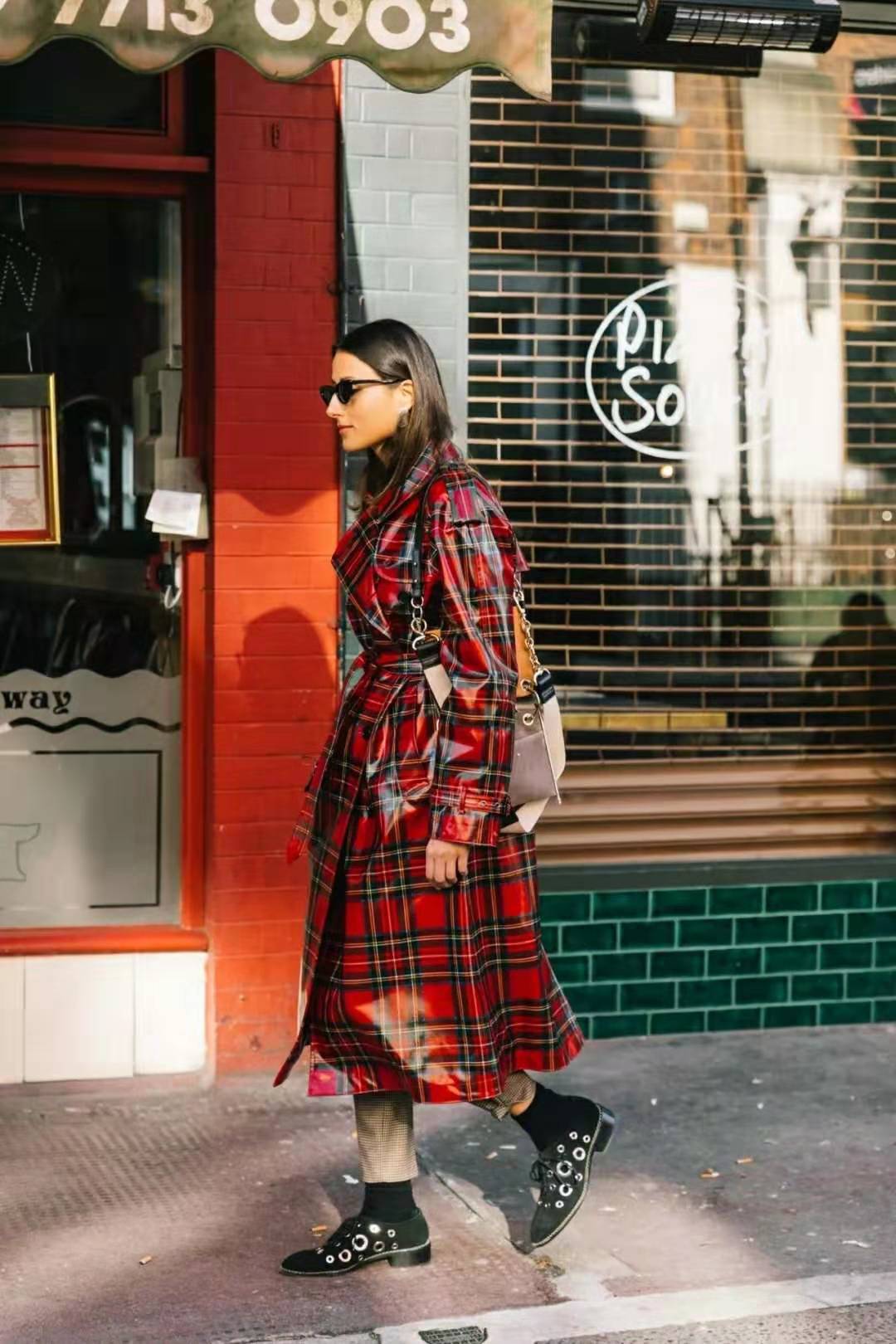 中筒袜的崛起,你还在露脚踝么?真正的时髦精却穿上了中筒袜