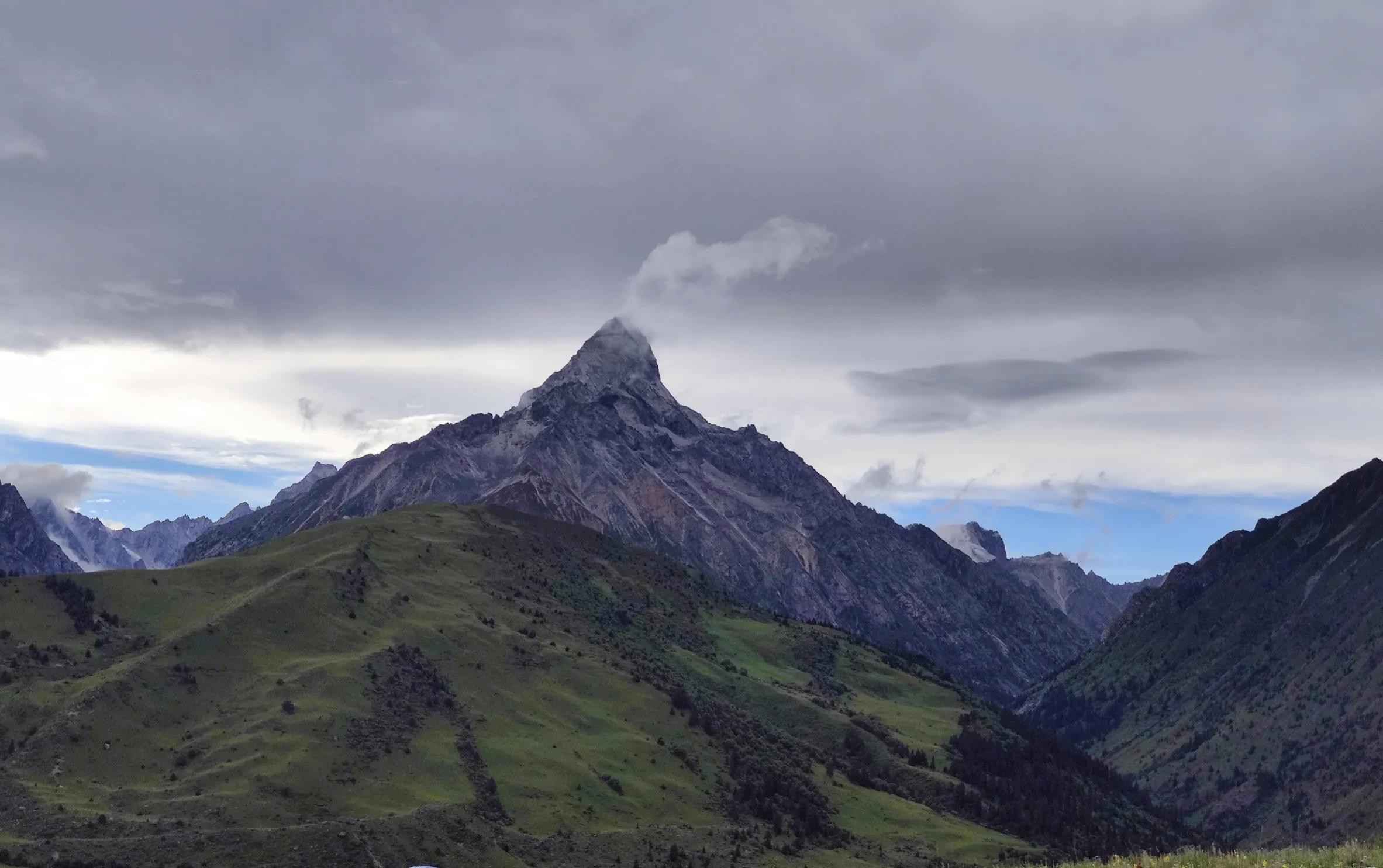 格聂之眼的由来,亚丁到格聂之眼