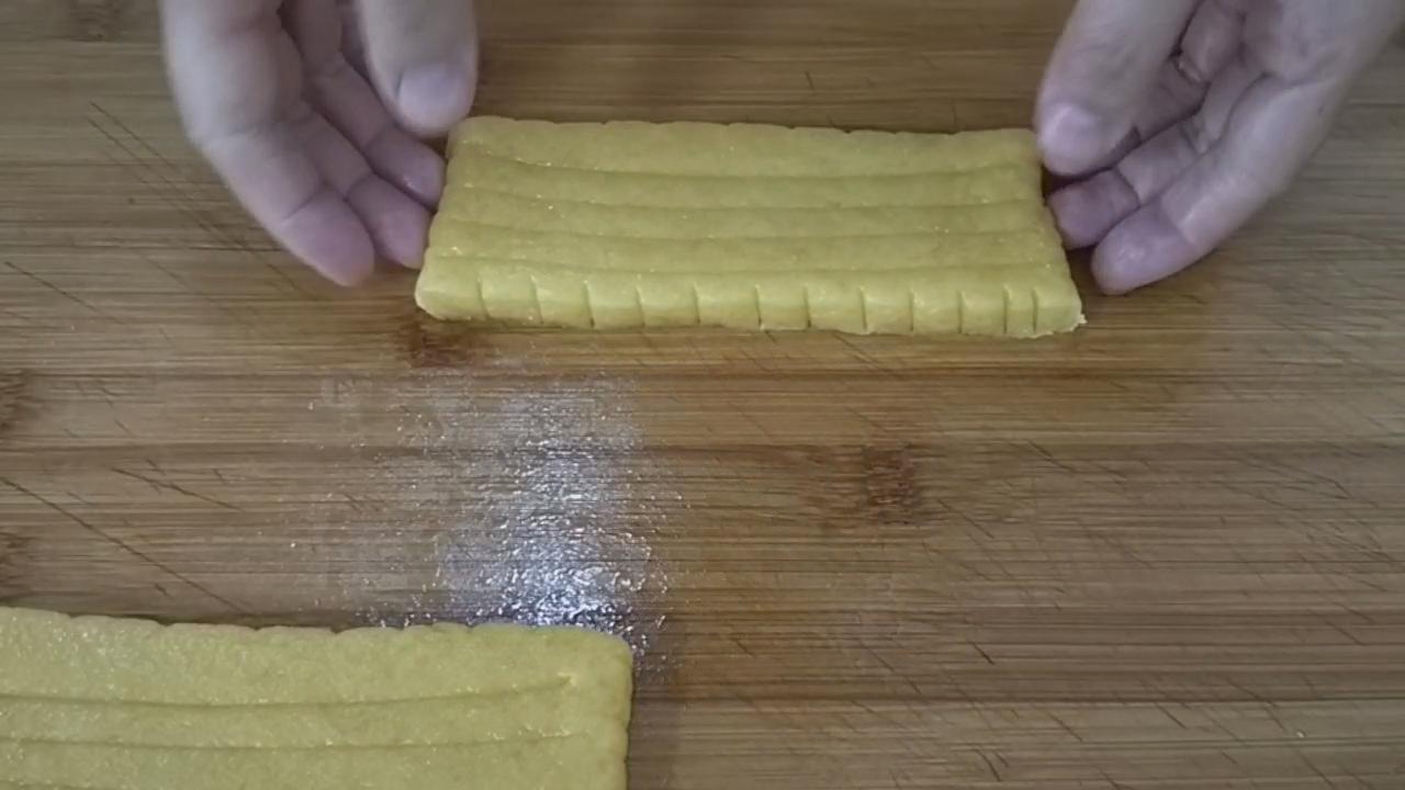 面粉里加鸡蛋怎么做饼,鸡蛋面粉饼怎么做松软好吃