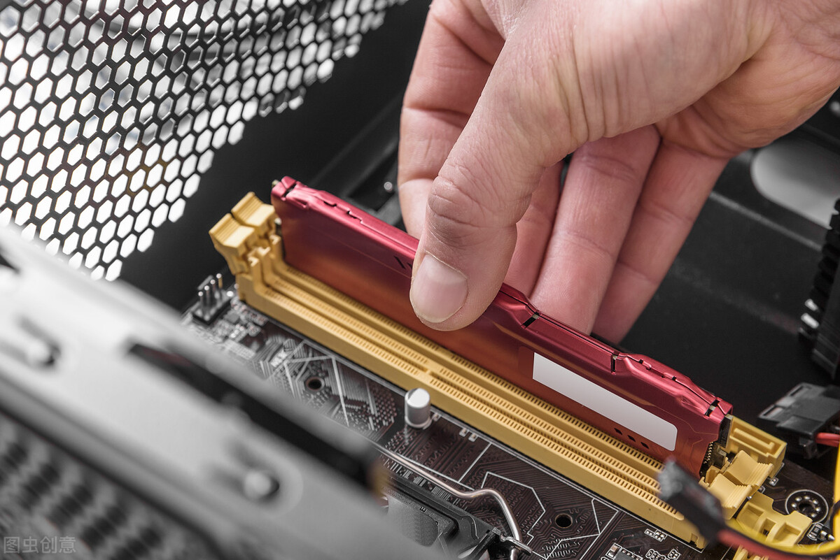 电脑里的内存条有什么作用,电脑上的内存条是干什么用的