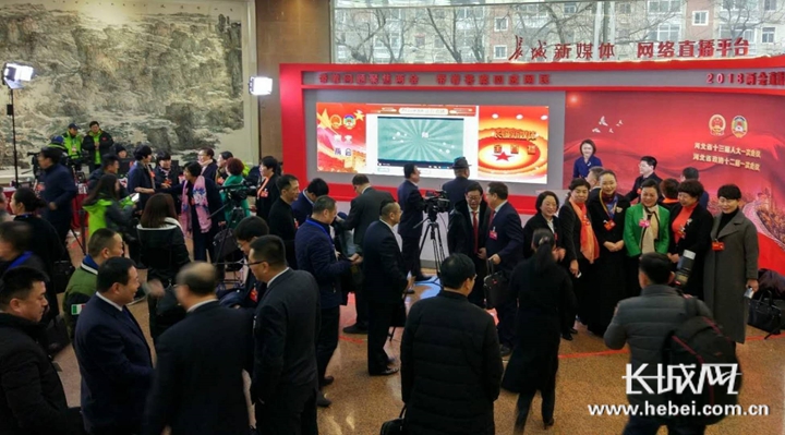 高举旗帜开创中国梦,高举旗帜铸忠诚砥砺奋进开新局