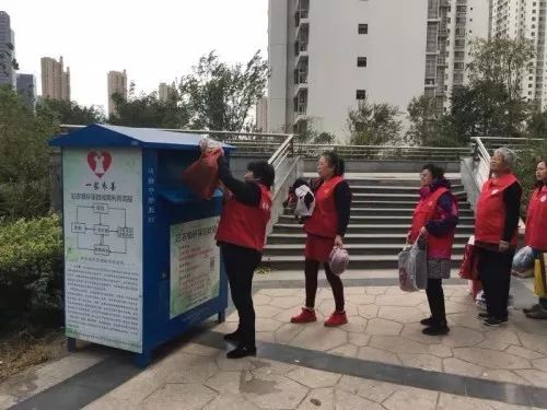 衣物捐赠箱辟谣,揭开假捐衣箱内幕