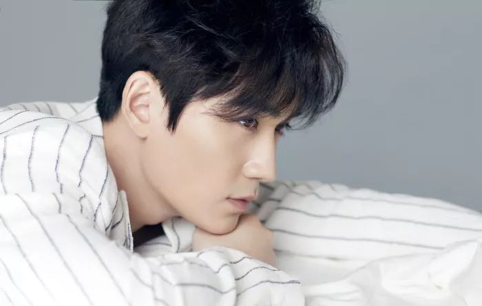 演员朱一龙不忘初心砥砺前行,朱一龙对演员职业始终保持敬畏