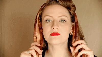 春天方丝巾怎么系好看,丝巾这样系简单时尚又清爽