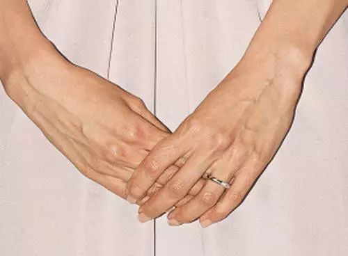 粗糙又脱皮的手适合什么手霜,润手霜改善粗糙细纹