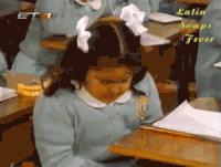 什么草可以让鸡下蛋,鸡吃什么草才能每天下蛋