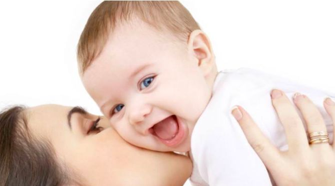 秋天用梨煮水喝好不好,秋季用它泡水喝还能做菜润秋燥