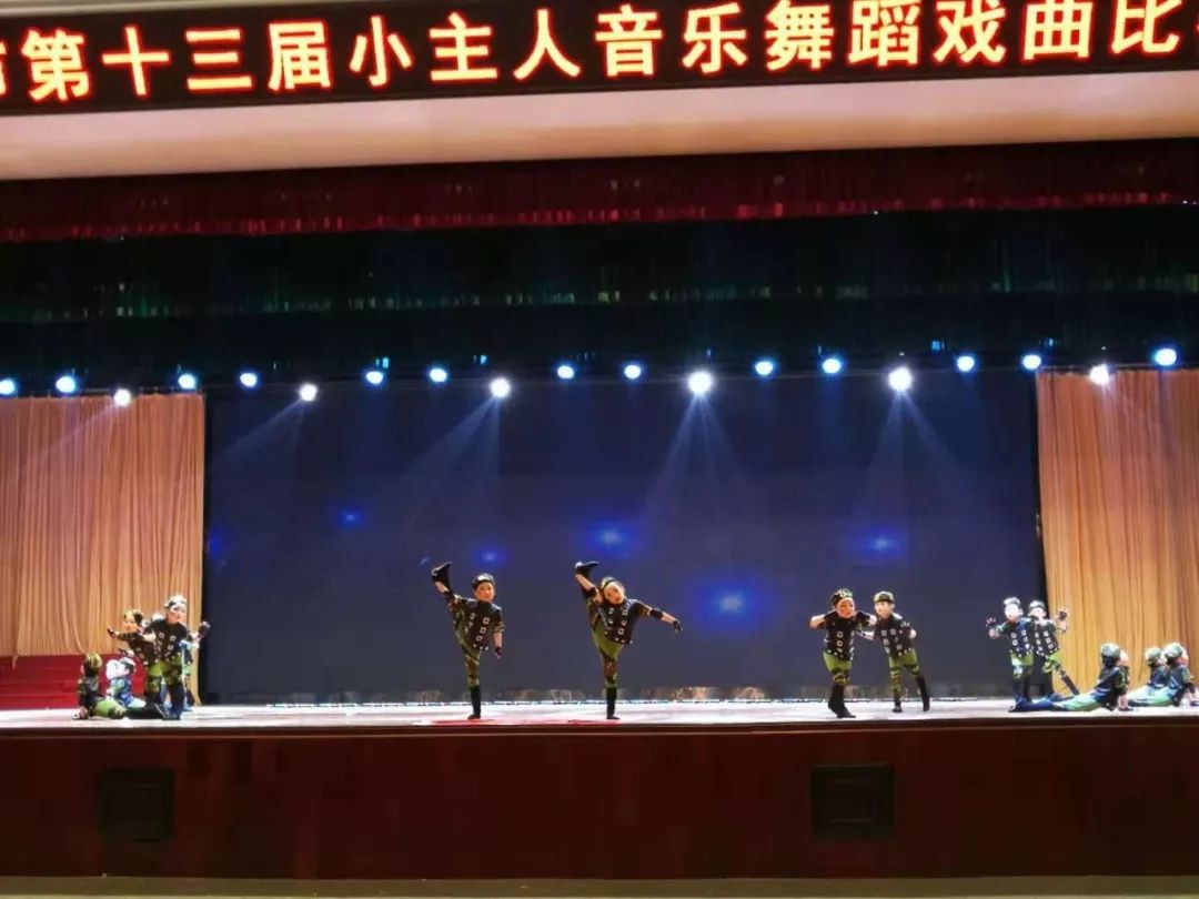 体现素质教育成果的照片,展现教育新变化的图片