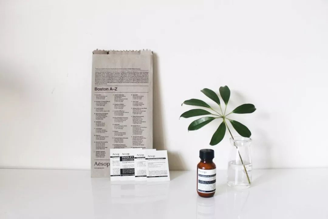 绾康鏃ョ粰鐢峰弸涔扮殑绀肩墿,绾康鏃ョ粰鑰佸叕涔扮殑涓滆タ