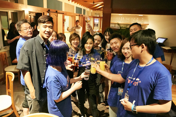 QQ音乐邀请豪华绿钻用户，与袁娅维一起免费游美国